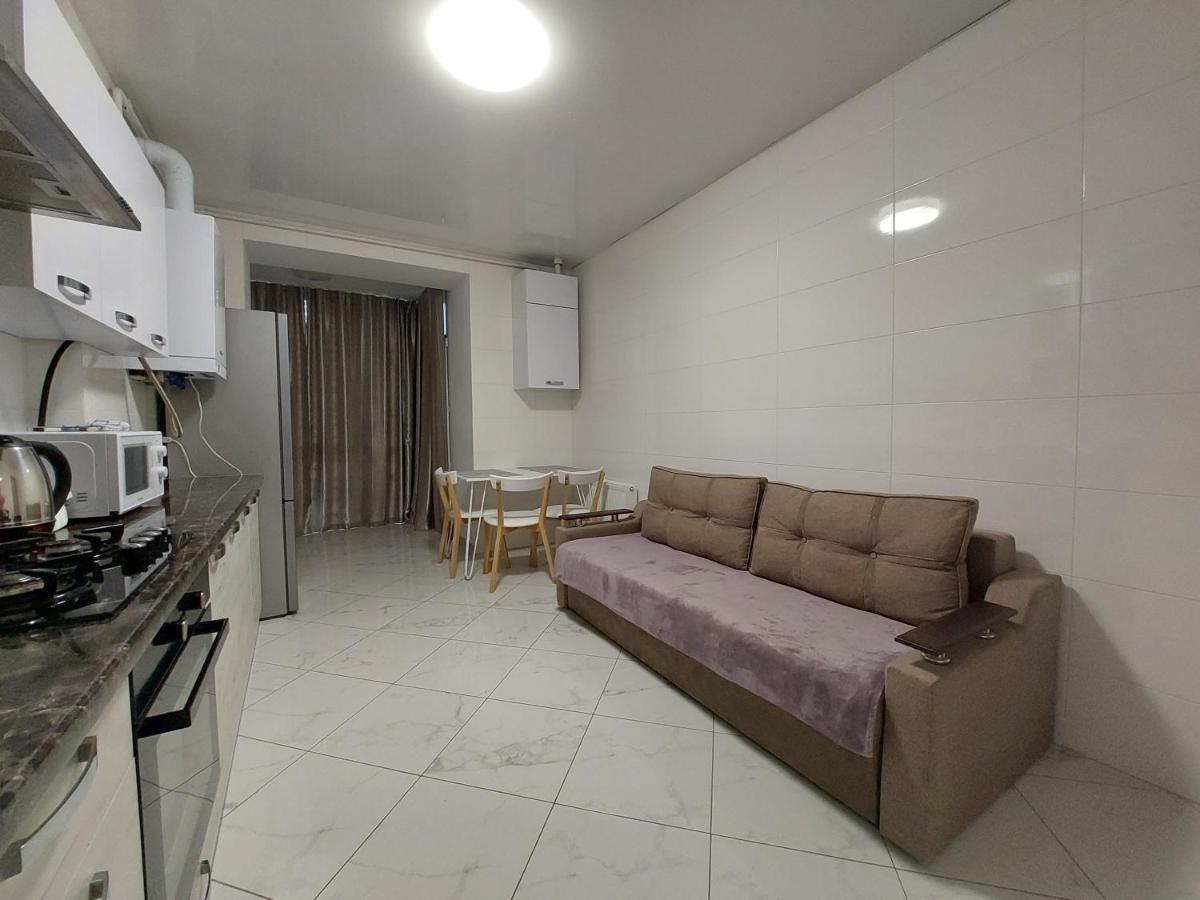 Яровиця 11 Lutsk Ngoại thất bức ảnh